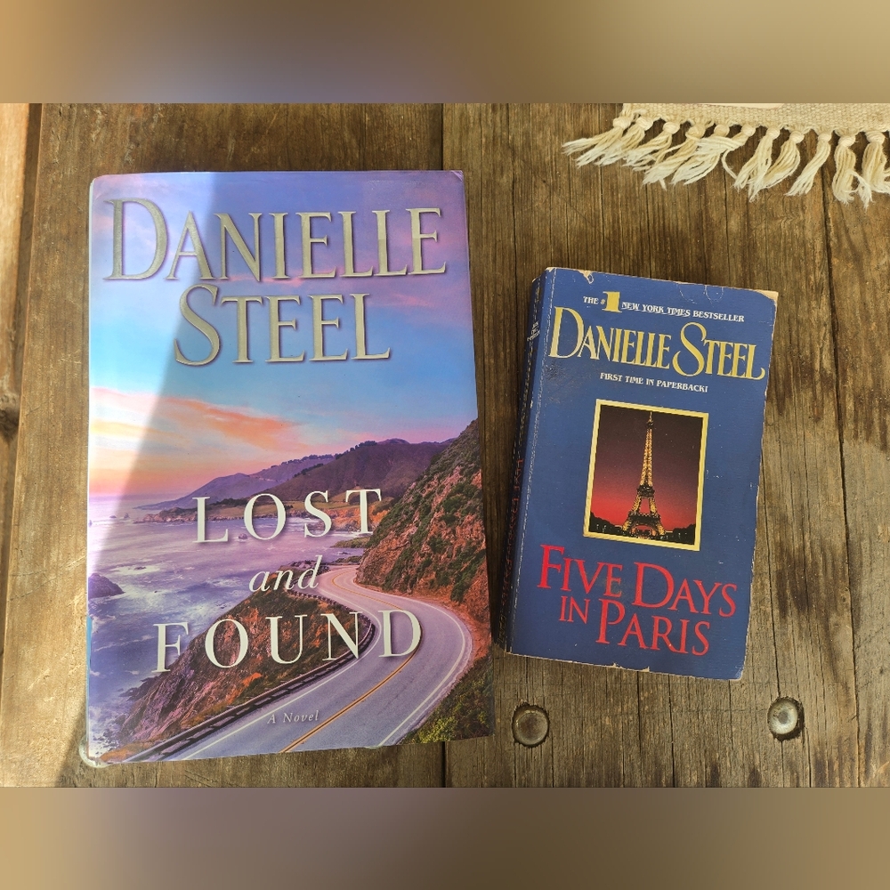 Danielle Steel Book 💖 Bundle Lot 2 💖 Lost and Found + Five Days in Paris